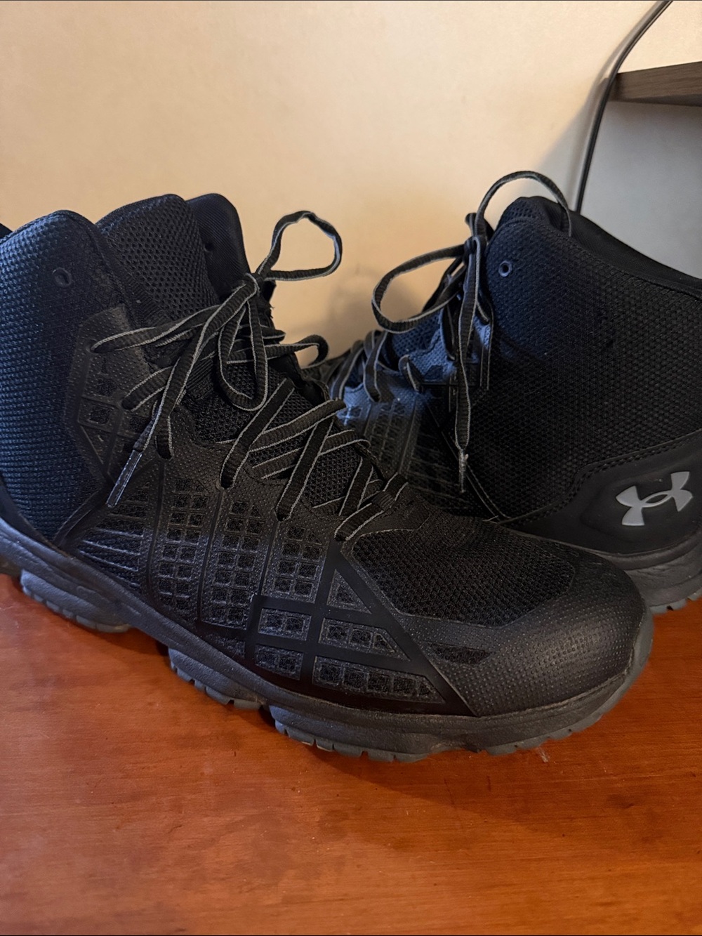Under Armour Men's Black High-Top Athletic Boots